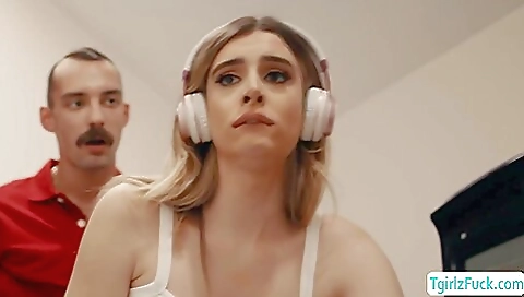 Ivory mayhem with a big ass plays with her boyfriend