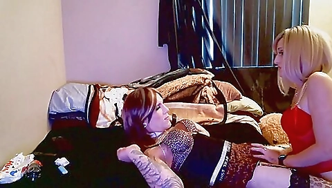 Amateur blonde gets her asshole fucked with a dildo