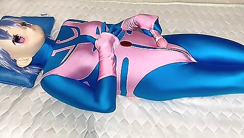 Amatur girl with pink bikini masturbates with cumshot